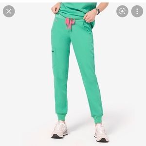 Women’s Surgical Green Zamora-Petite Jogger Scrub Pants-XS-Petite/Surgical Green